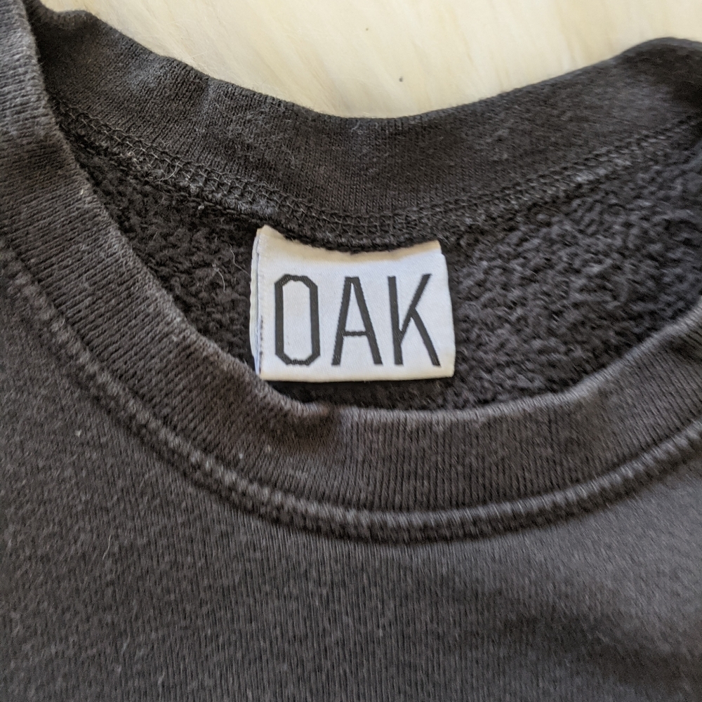 👕OAK - Cold Shoulder Cropped Sweater - Picture 5 of 7